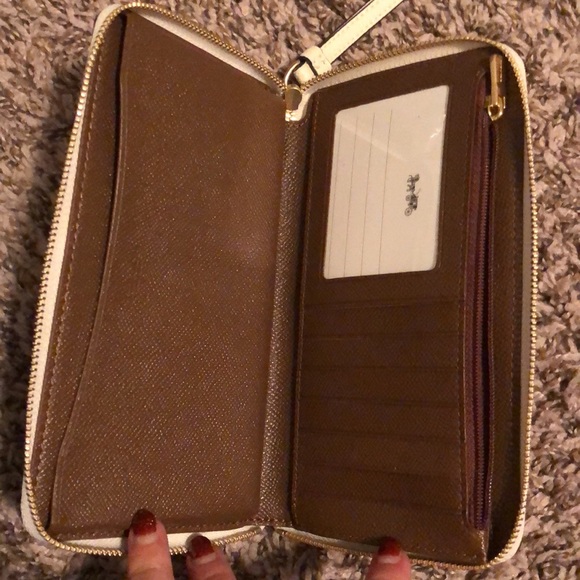 Cream colored Coach Zipper Wallet - Picture 2 of 4